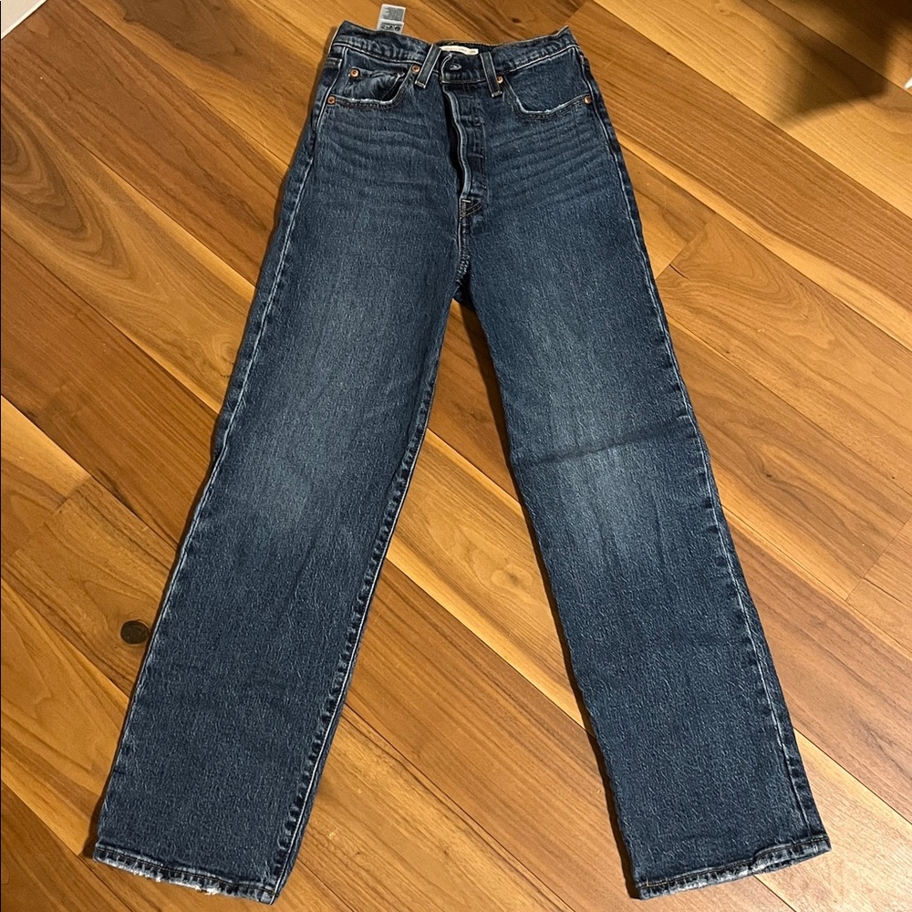 Levi’s Ribcage Ankle Straight Jeans, size 26